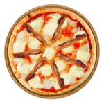 Pizza Bernese mit Speck, Zwiebeln & Mozzarella – frisch gebacken bei Tasty Food.