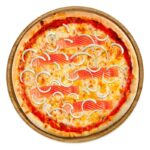 Pizza Salmone mit Tomatensauce, Mozzarella, frischem Lachs & Dill – frisch gebacken bei Tasty Food.