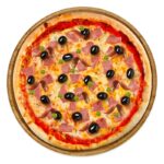 Pizza Siciliana mit Sardellen, Kapern & Oliven – frisch gebacken bei Tasty Food.