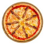 Pizza Speck mit knusprigem Speck, Mozzarella & Tomatensauce – frisch gebacken bei Tasty Food.